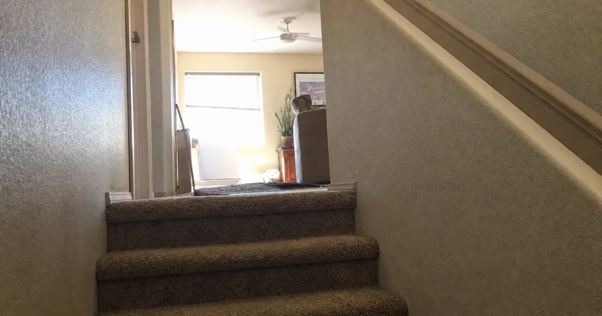 Sun Valley, CA: a residential carpeted room